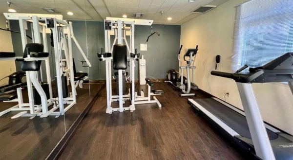 Ramada Suites by Wyndham San Diego image 15